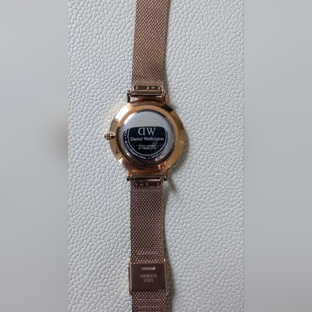 Daniel Wellington Petite Melrose watch - Picture 2 of 4